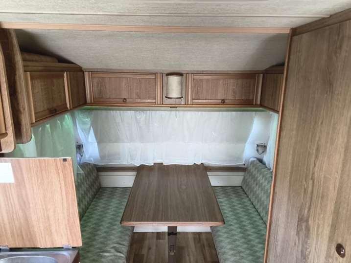 Sprzedam przyczepę kempingowa na działkę