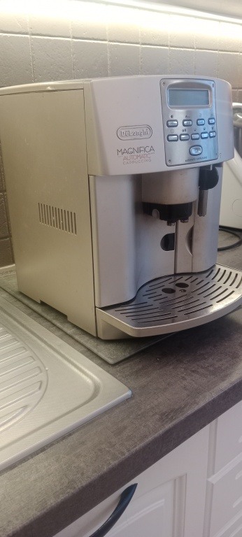 Sprzedam ekspres Delonghi Magnifica 15 bar