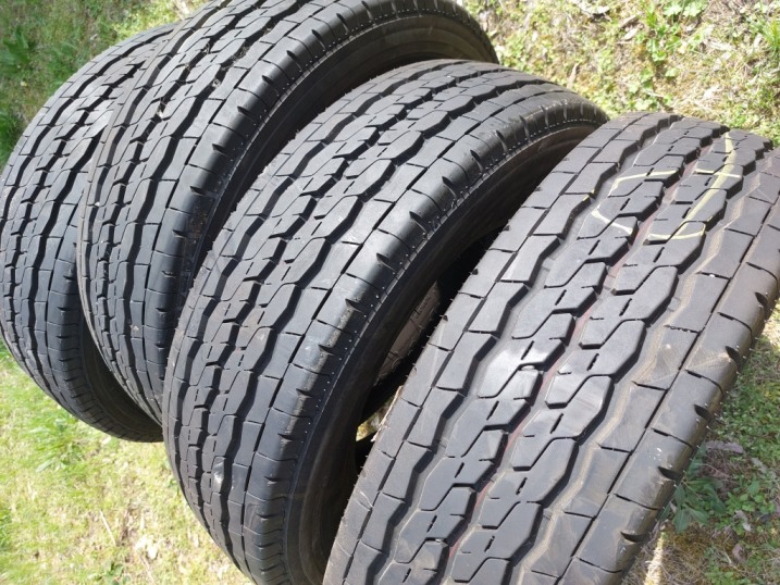 Komplet opon letnich Firestone Vanhawk2 215/75R16C 2023r. używane jeden niecały sezon