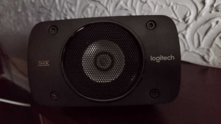 Logitech z906