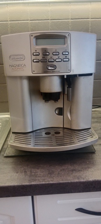 Sprzedam ekspres Delonghi Magnifica 15 bar