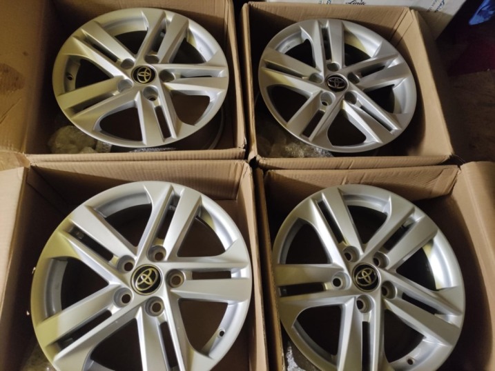 Sprzedam felgi aluminiowe do Toyoty
