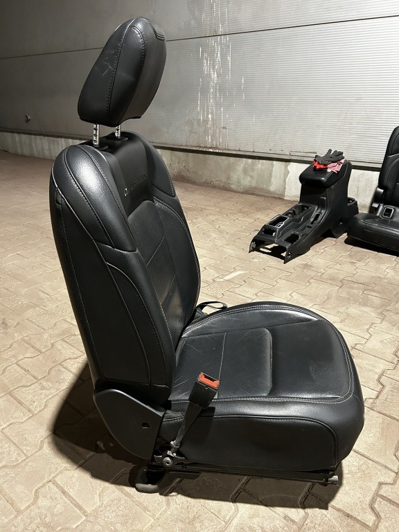 SPRZEDAM  Fotele + Kanapa + Tunel  do Jeep Wrangler JL 18->Skóra Overland