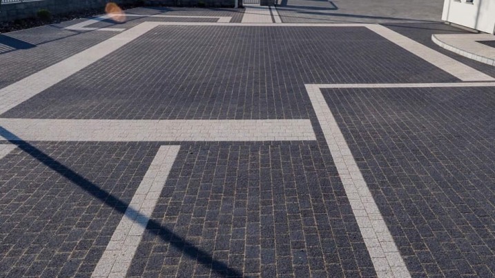 Układanie kostki brukowej, montaż ogrodzeń