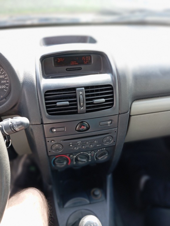 Renault Clio 1.2 16V (benzyna) 2001r.