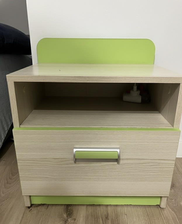 Sprzedam meble młodzieżowe.