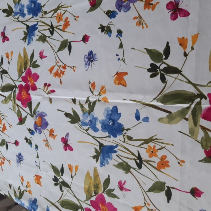 Obrus w kwiaty tanio