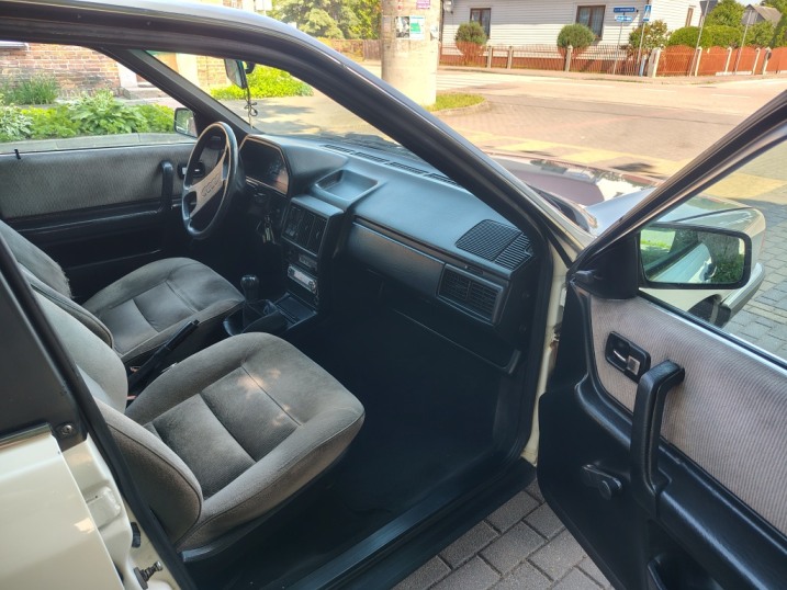 Audi 100 C3 Cygaro