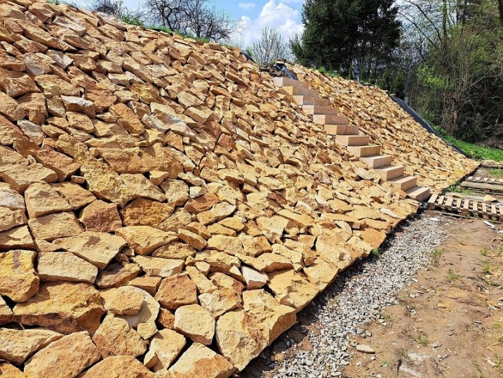 Kamień ogrodowy naturalny murowy na skarpy skalniak mury osuwiska dzikówka
