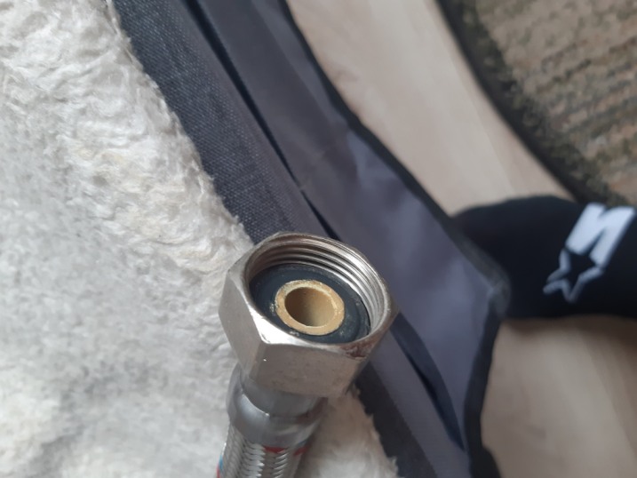 Wężyk przyłączeniowy do wody 3/4" x 3/4" x 600 mm w oplocie stalowym