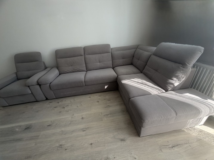 Narożnik z funkcją spania i fotel elektryczny