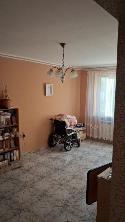 Sprzedam mieszkanie 3 pokoje, 73,3 m², parter, balkon + piwnica – Goworowska 32