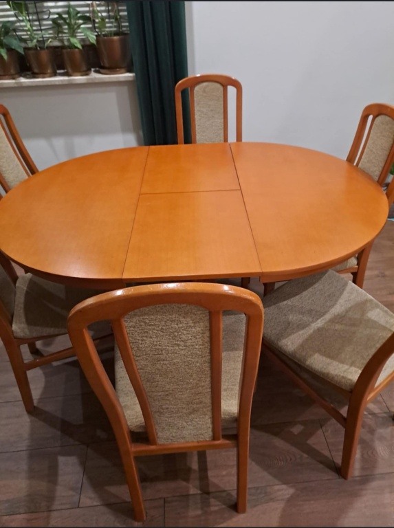 stół rozkładany z krzesłami