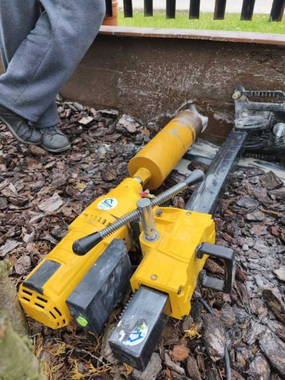 Wiercenie-przewierty otworów w betonie, betonie zbrojonym-usługi wiertnicą