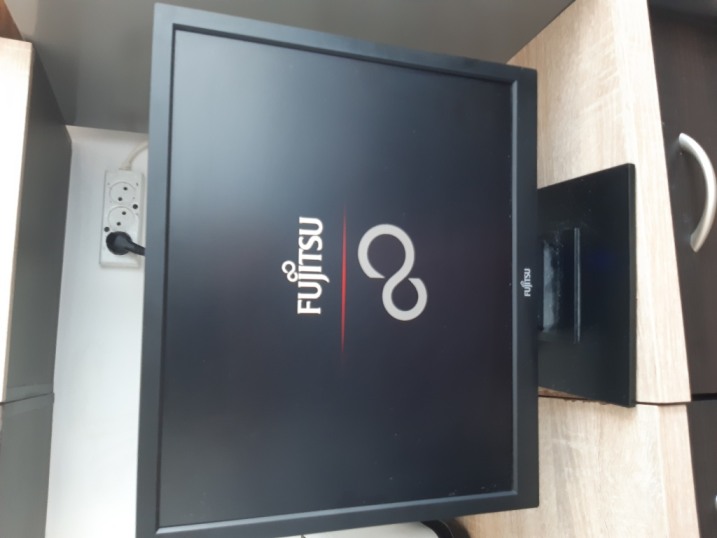 Monitor LCD FUJITSU 19" używany tanio