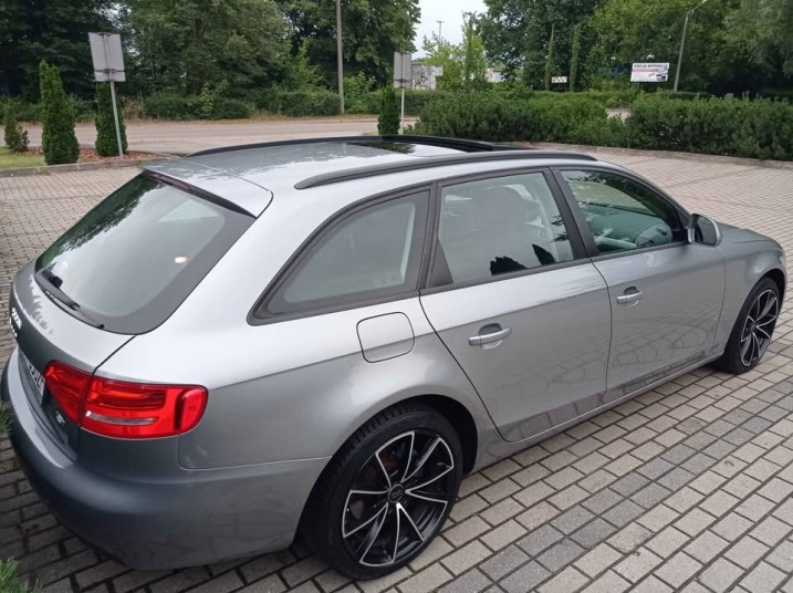 Auto Garażowane/ Bogate wyposażenie