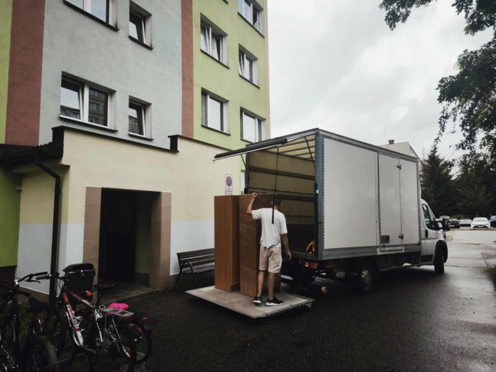 KOMPLEKSOWE PRZEPROWADZKI NA TERENIE CAŁEGO KRAJU - LOKALNA FIRMA Z OSTROŁĘKI