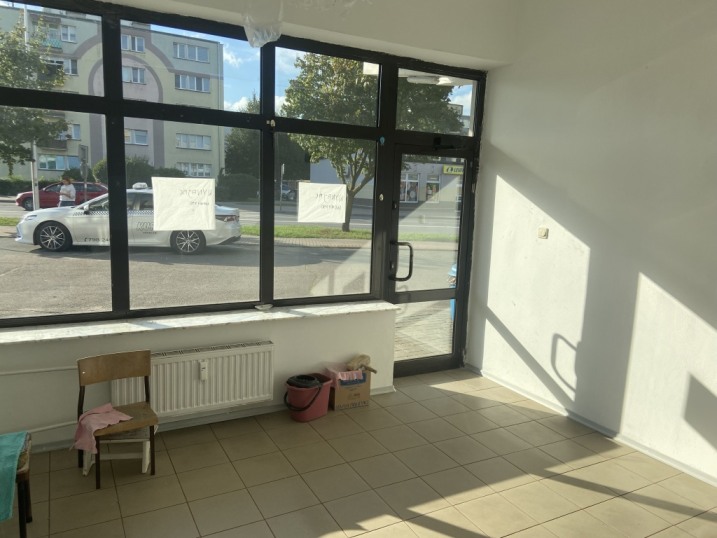 Wynajmę lokal za 1200 przy Hallera