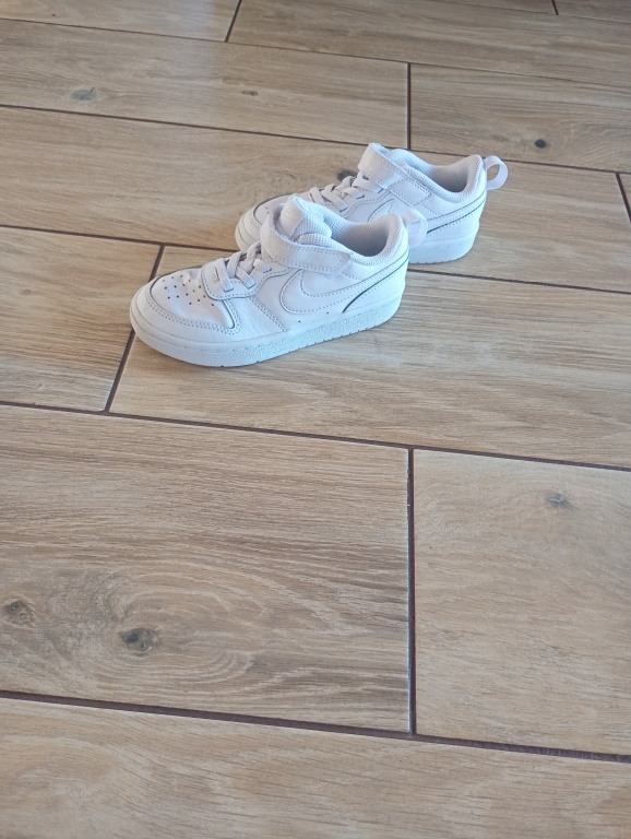 Sprzedam buty rozmiar 28 17 cm wkładka.