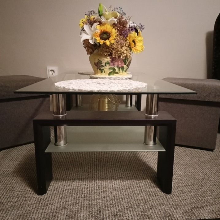 Stolik kawowy, ława + 2 pufy