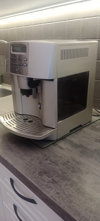 Sprzedam ekspres Delonghi Magnifica 15 bar