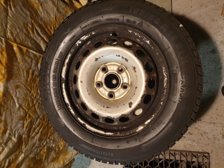 Sprzedam Kormoran SNOW 195/65R15 na felgach 6Jx15H2 ET47