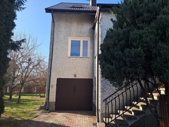 DOM OSIEDLE KWIATOWE, OSTROŁĘKA