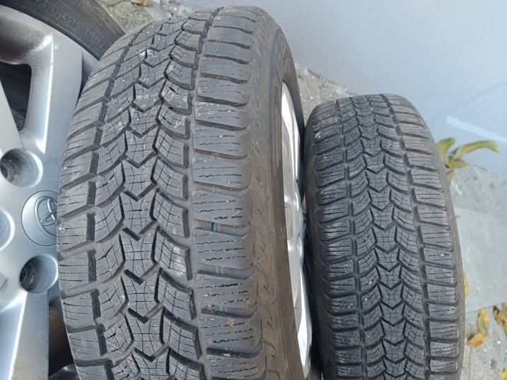 4 szt.  Opony zimowe  + felgi aluminiowe oryginalne Toyoty 205 / 60 R16