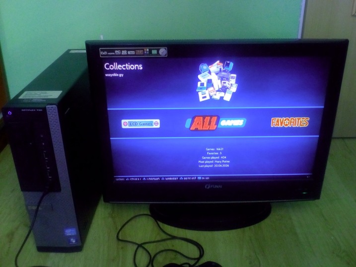 Konsola Retro PC z ok.10 tys.gier + pad + kable + Telewizor