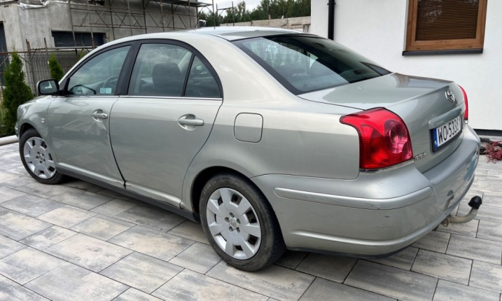 Toyota Avensis T25 1,6 benzyna 2004