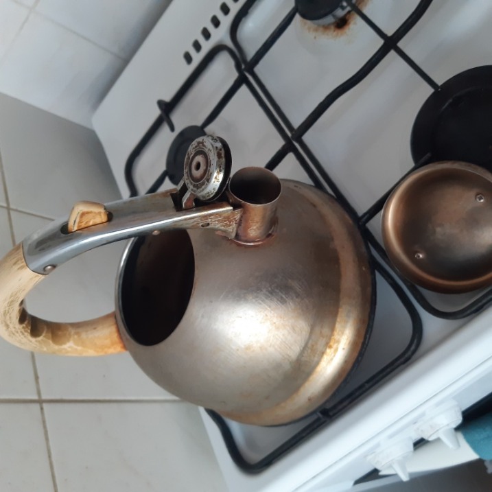 Czajnik metalowy do gotowania wody taniutko