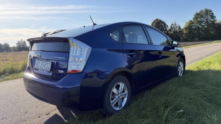 Toyota Prius III, prywatnie, 8 lat w rodzinie, nie po taxi, automat, hybryda