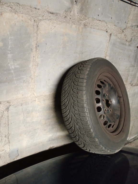 Koła  na felgach stalowych z oponami zimowymi R15