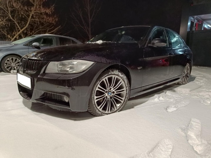 BMW e90 318i m pakiet z VIN 2.0 129km benzyna sprowadzony
