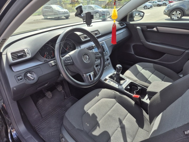 Sprzedam VW Passat B7 2.0 TDI - niski przebieg
