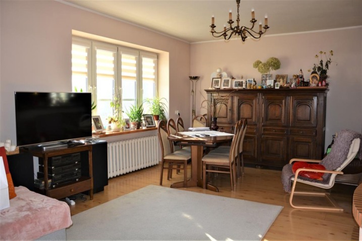 Klimatyczny dom z kominkiem i dużym, pięknym ogrodem