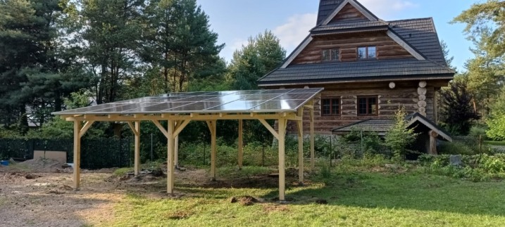 Wiata z dachem z paneli fotowoltaicznych – 9,9 kWp + magazyn 10 kWh
