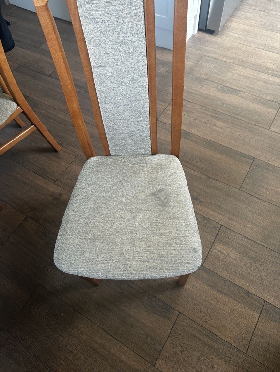 stół rozkładany z krzesłami