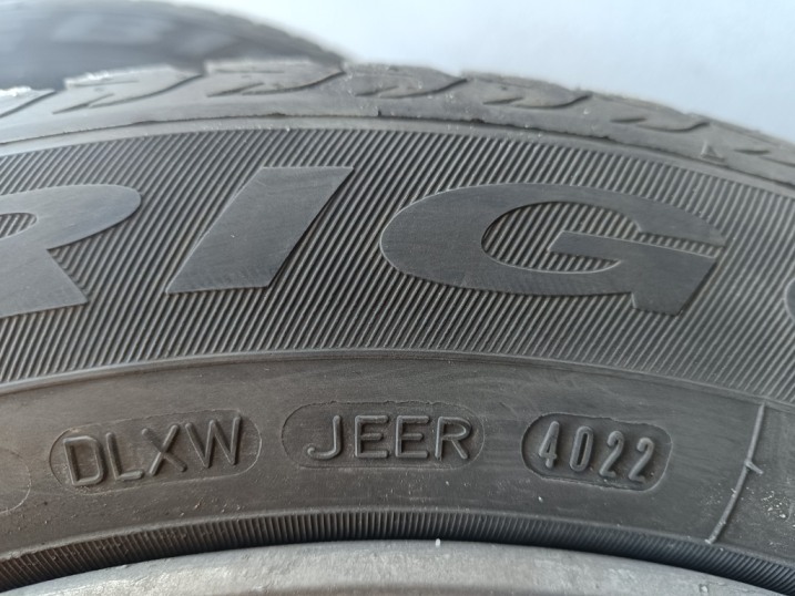 4 szt.  Opony zimowe  + felgi aluminiowe oryginalne Toyoty 205 / 60 R16