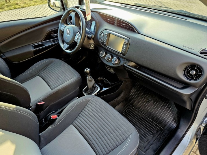 Sprzedam Yaris III 1.5 Benzyna Mały Przebieg Salon Polska