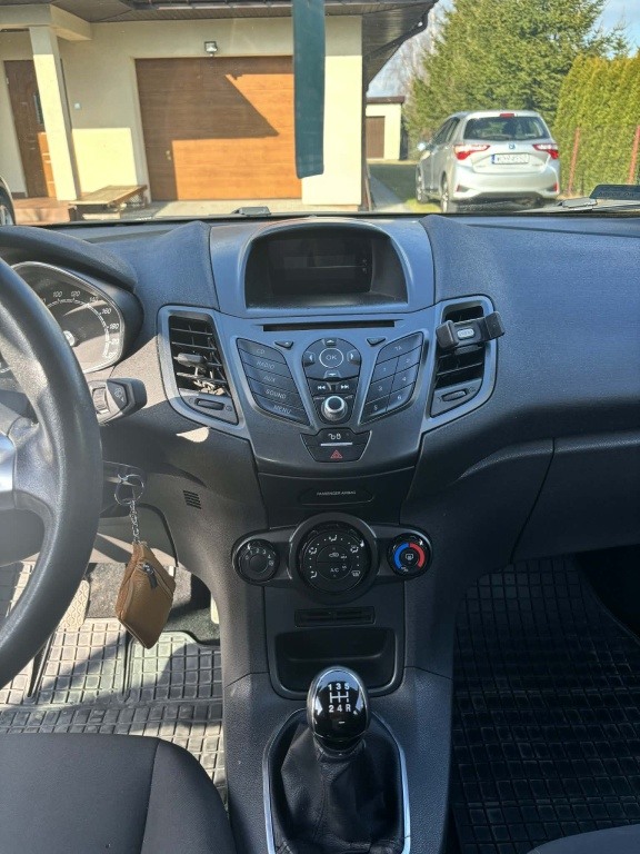 Sprzedam Ford Fiesta 1,2 benzyna 2015
