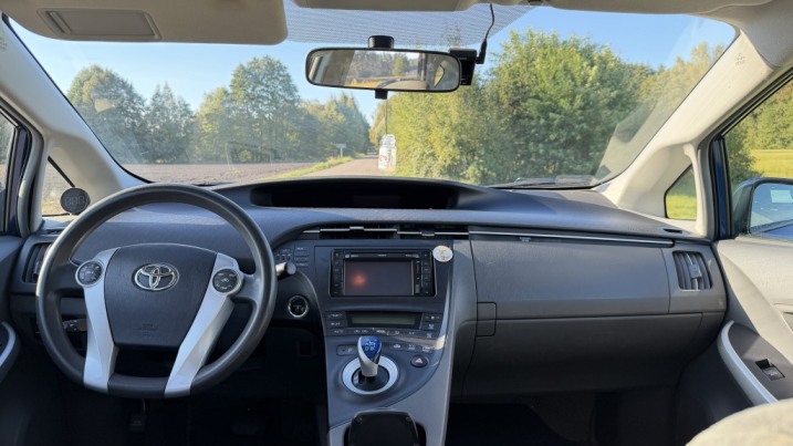 Toyota Prius III, prywatnie, 8 lat w rodzinie, nie po taxi, automat, hybryda