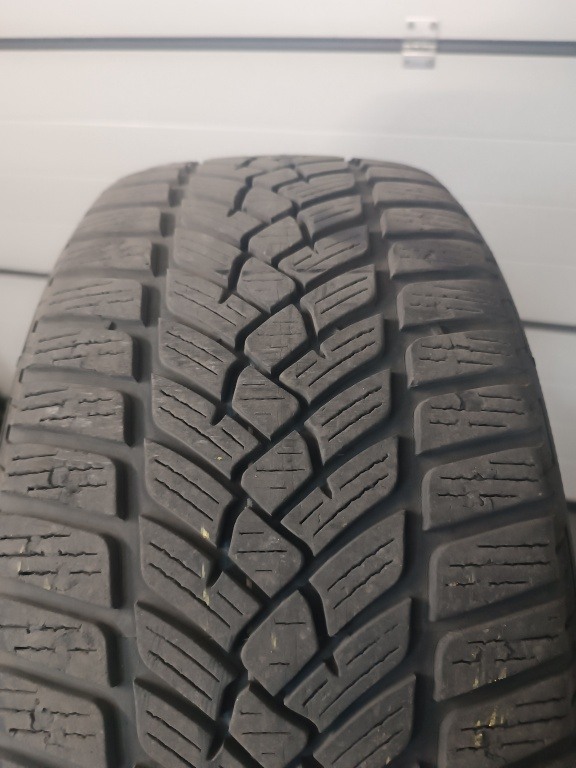 Opony zimowe 225/45  "18