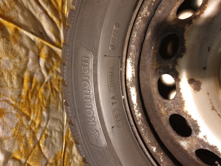 Sprzedam Kormoran SNOW 195/65R15 na felgach 6Jx15H2 ET47