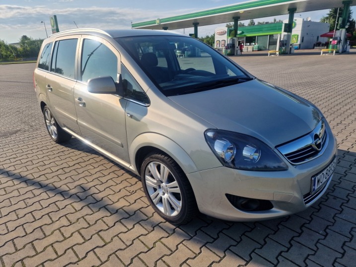 Zafira / 7 osob / z Niemiec / benzyna